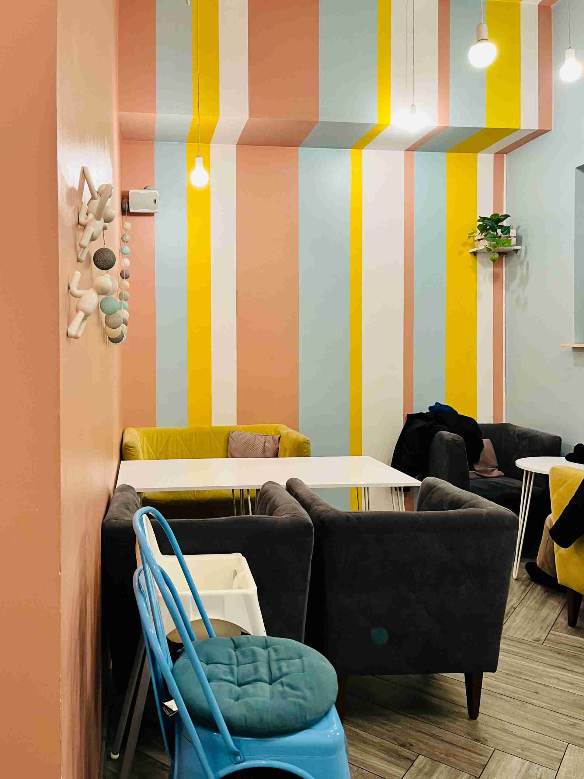 Cakester Cafe — atmosphere